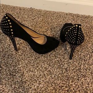 Black and gold high heel